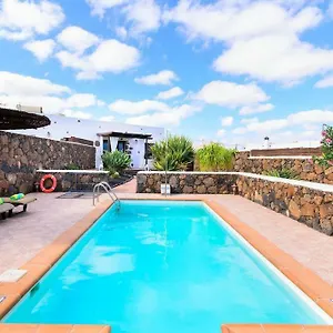 El Caserío De Güime Con Piscina Climatizada Casa rural